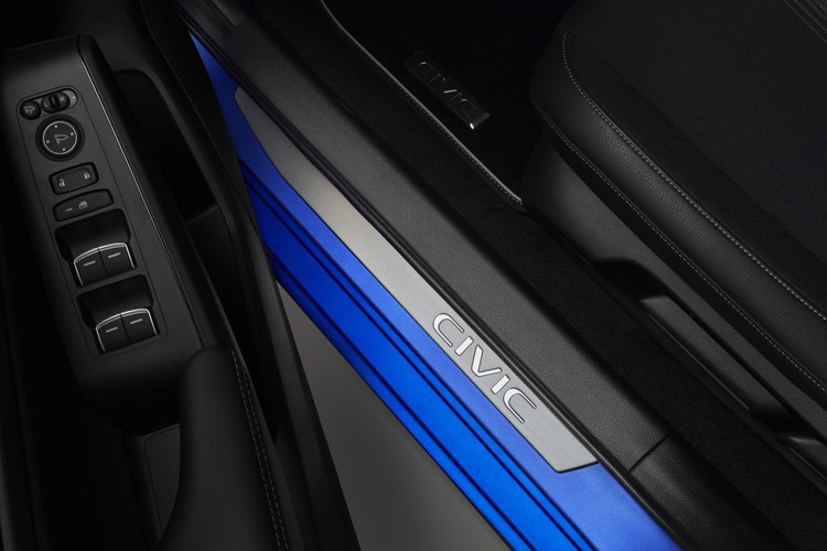 Honda Civic e:HEV instaplijsten roestvrij staal 08F05-T50-600