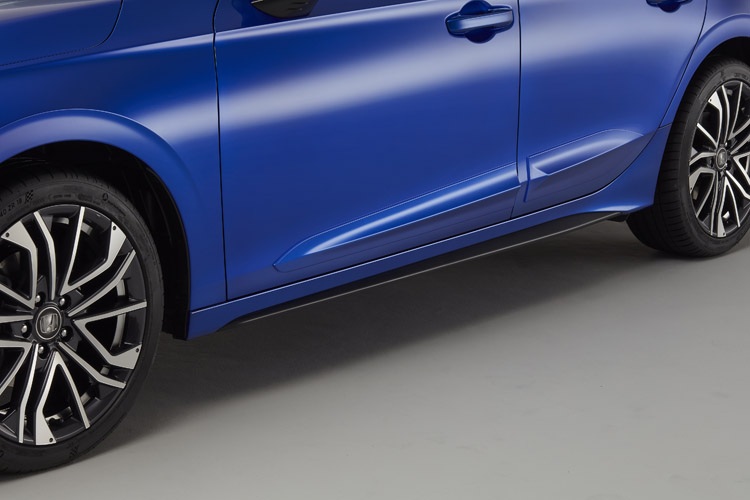 Honda Civic e:HEV Flankbeschermers in kleur 08P05-T50-XXX